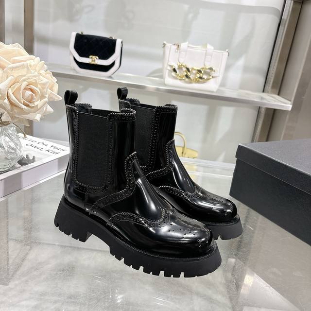 Alexander Wang 25Ss New Platform Ankle Boots. These platform ankle boots are an