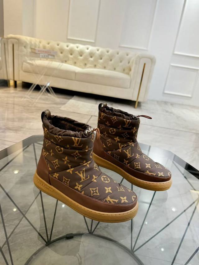 Lv Louis Vuitton boutique's latest LV Cloud and down-filled snow boots are now a