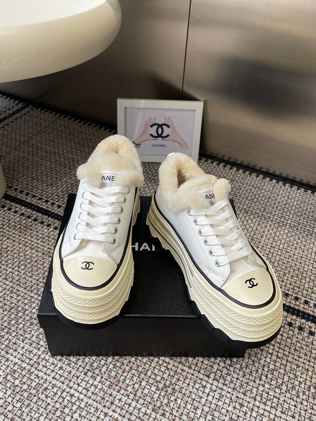 Chanel Fall/Winter New Thick-Soled Fleece-Lined Casual Sneakers (White) A vintag