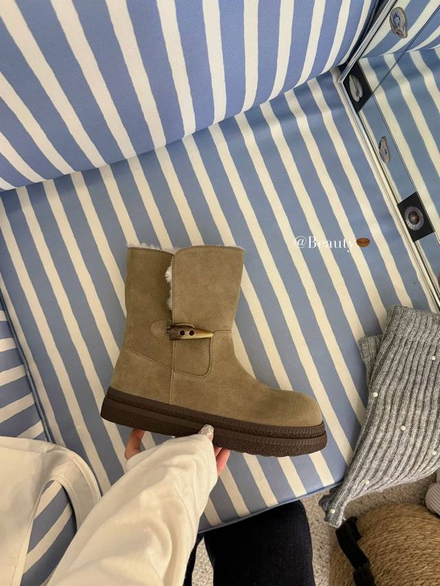 A Winter Essential | These Toggle-Buck Snow Boots Are So Hot! Anyone understands