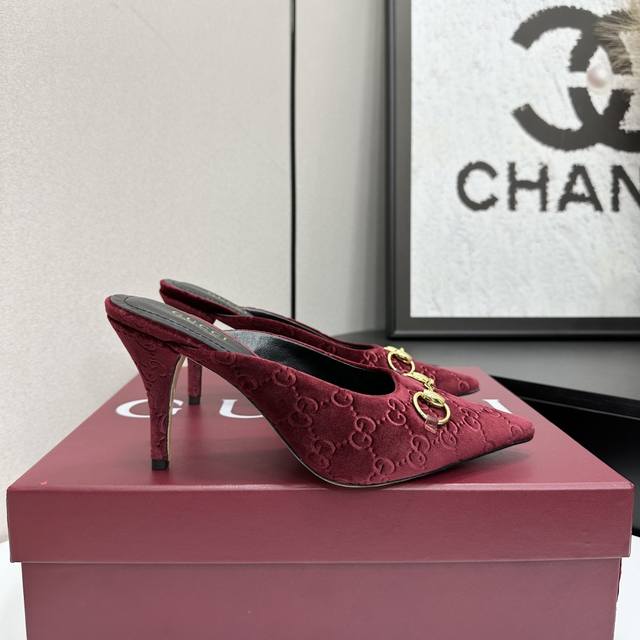 2025 Summer Gucci Latest D-Shaped Light Gold Horsebit Velvet Half-Mount Sandals