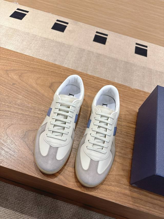 Comes with original box. Dior's latest B01 Matchpoint men's casual athletic sho