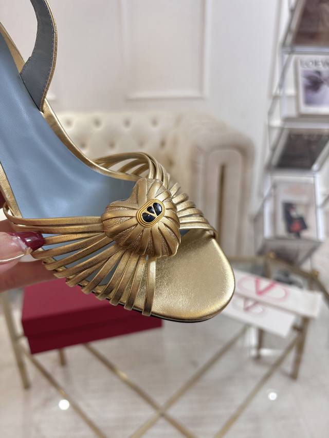 Latest spring style peach-colored, meticulously crafted classic high heels, top