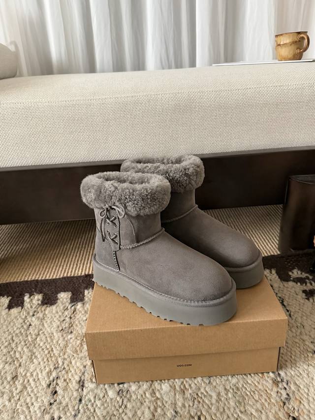Ugg . Teddy Bear Bow Snow Boots The sweetness of the bow is so Thick sole, invis