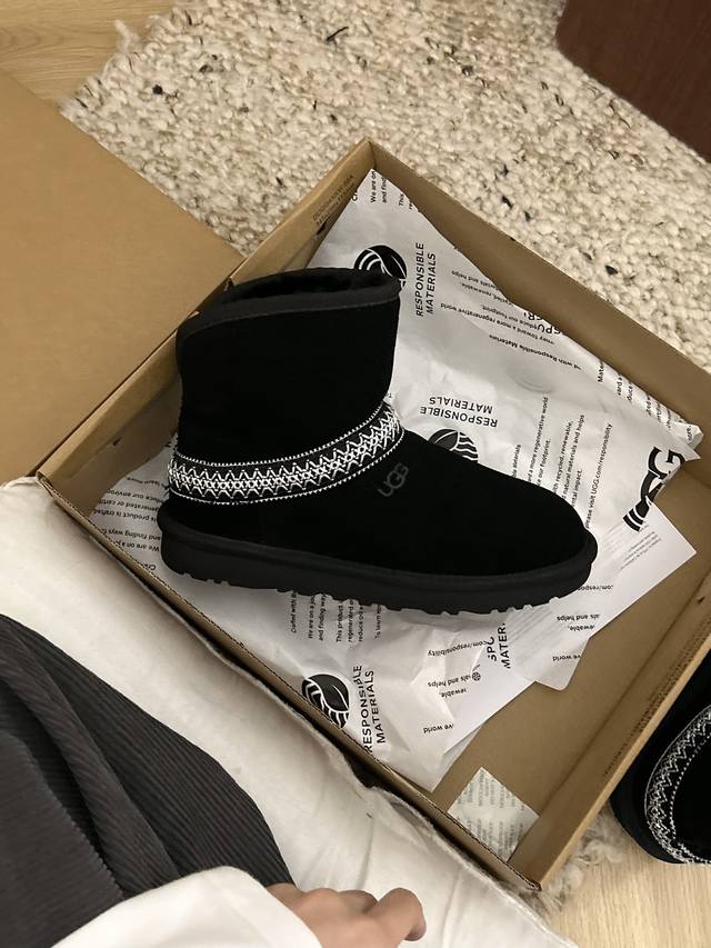 Low-top black Ugg flat-soled crescent style, style 54, classic and versatile wov