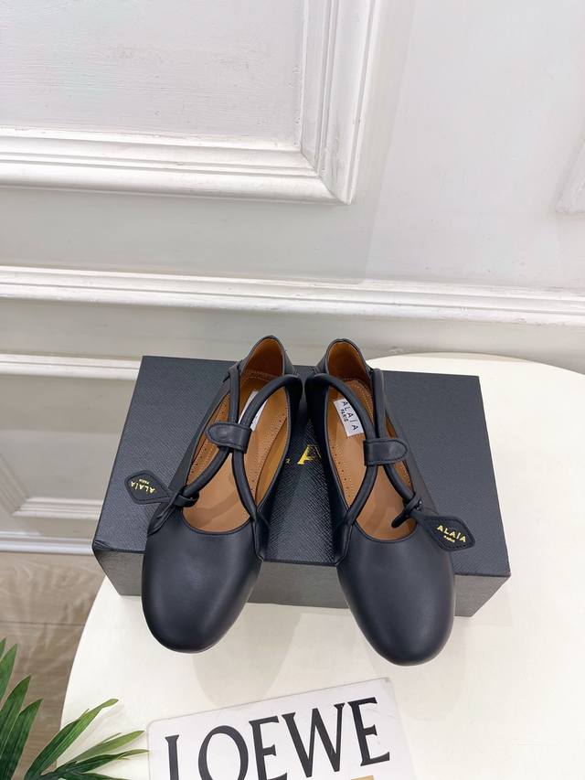 Alaa 25Ss Autumn/Winter New Arrival Cross-Strap Flat Ballet Flats Alaa, as one o