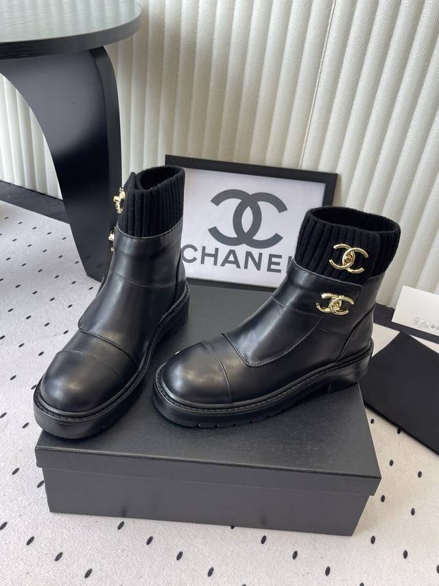 Chanel New Autumn/Winter Ankle Boots - Warm and Stylish! A must-have for fashion