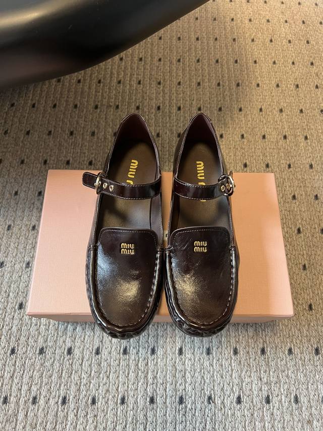Top Quality Miu Mi* Retro Preppy Mary Jane Loafers. Combining the buckle design