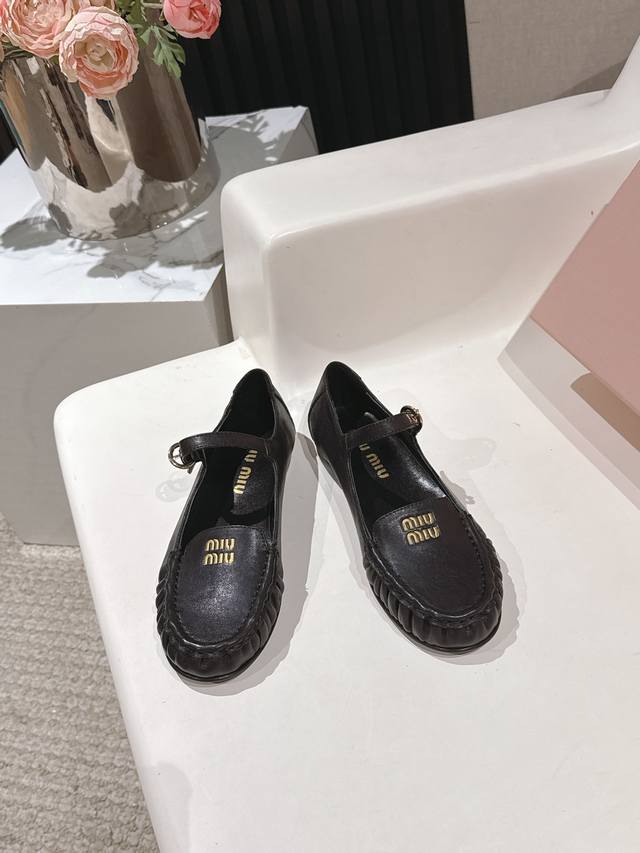 Miumiu 2025 Fall/Winter Latest Runway Loafers A highly recommended item by many