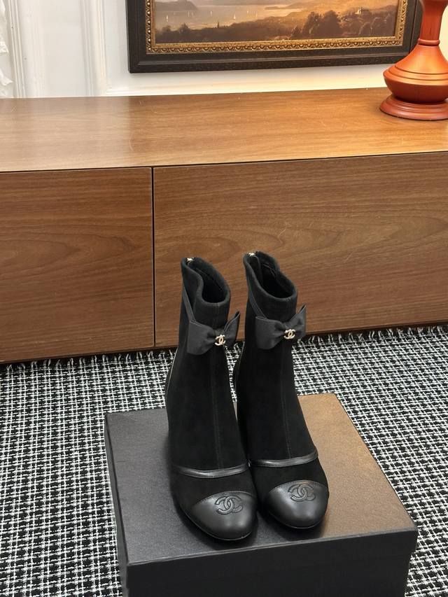 Autumn/Winter 25 Bow-Tie Ankle Boots A must-have for fashionistas! Chanel loved