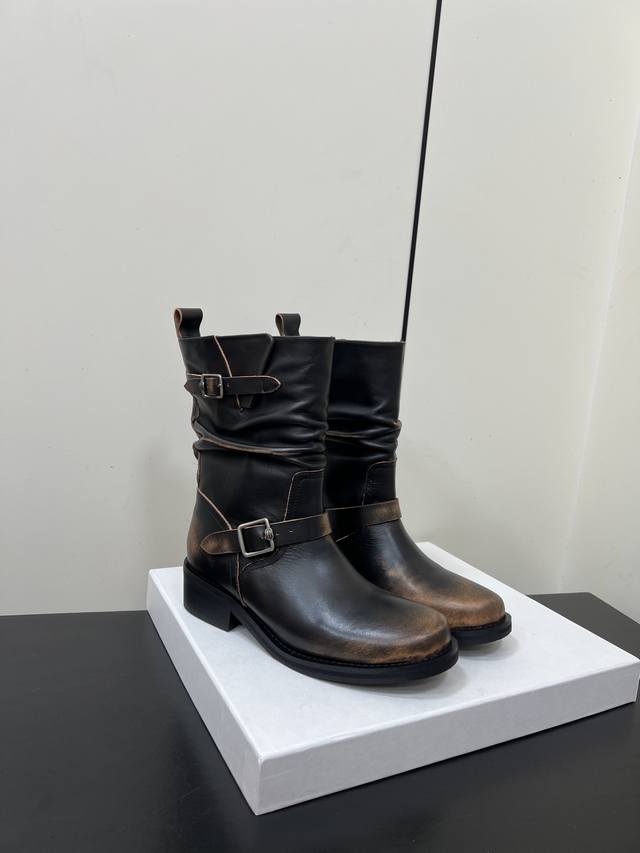 Ice Dust Autumn/Winter Distressed Rider Boots These boots feature a combination