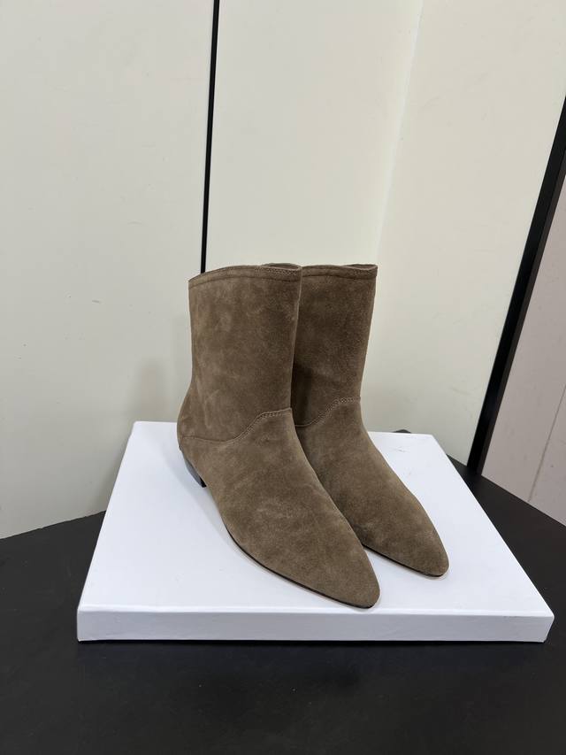 Isabel Marant 2025 | Fall/Winter Runway Minimalist Ankle Boots The recurring ele