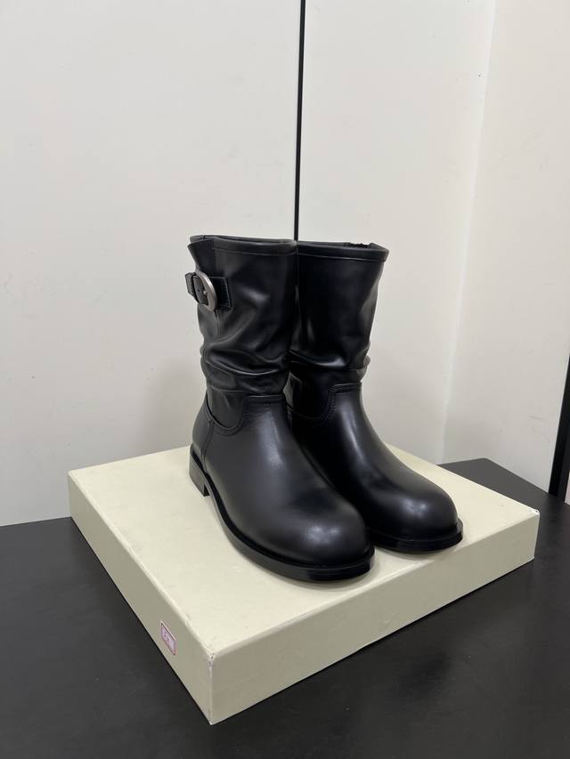 Unfolio Fall/Winter 2025 New Metal Buckle Color-Blocked Slouch Boots These boots