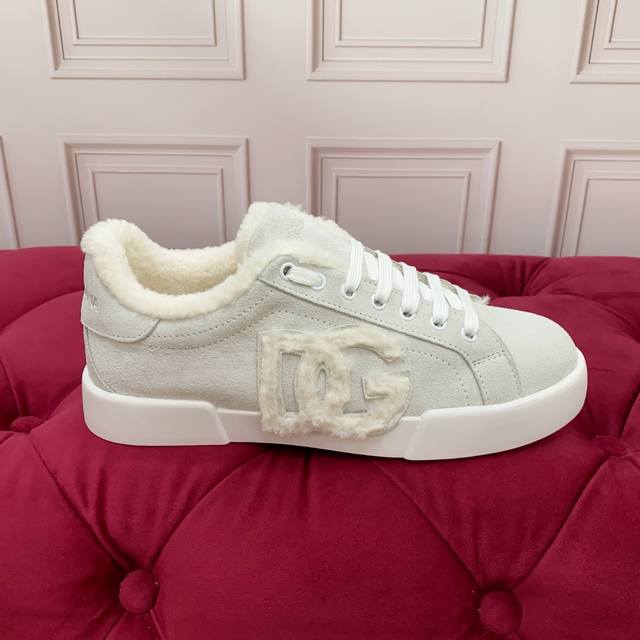 Custom-made with suede. High-end version for both men and women. Brand outsole: