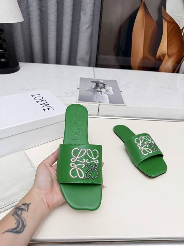 Loewe 2026 Early Spring New Style Slippers, Sizes 35-43, Rubber Sole. Genuine Le