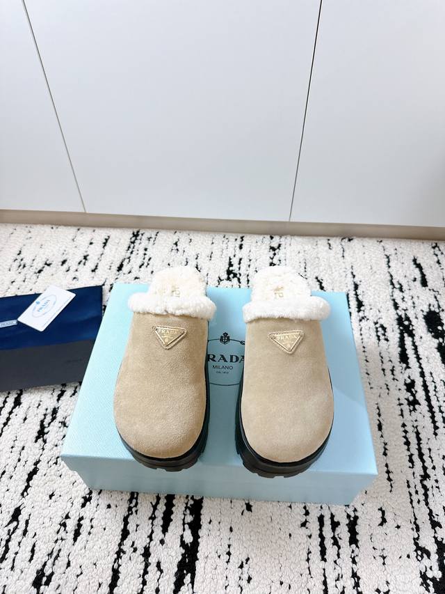 Prada 2025 Spring/Summer New Furry Slippers | High-end quality easily achieved,