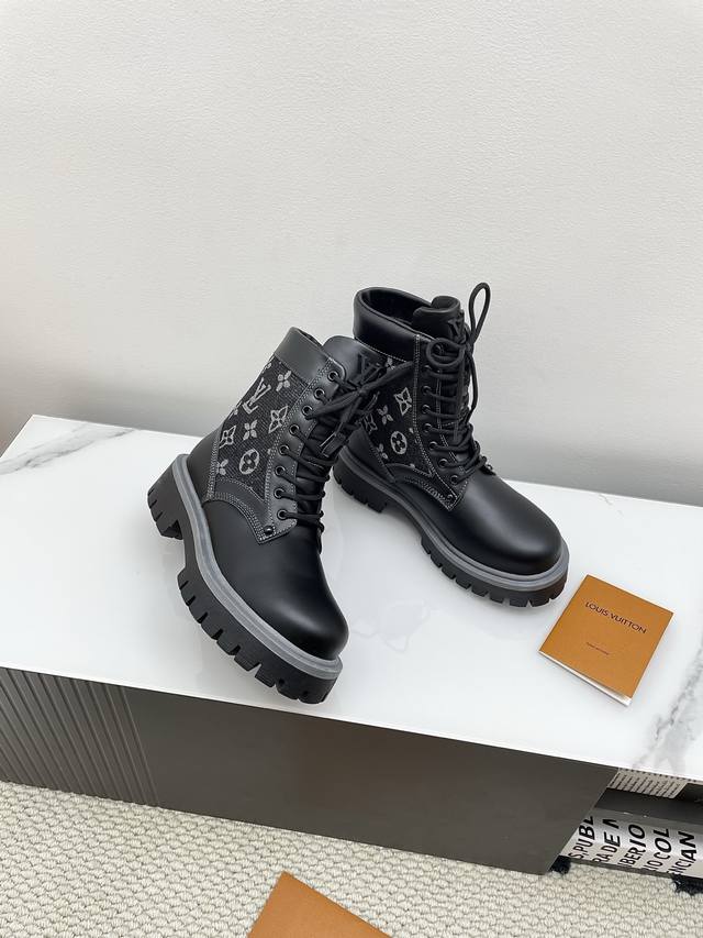 Lv Couple Style Autumn/Winter New Thick-Soled Lace-Up Ankle Boots with Monogram