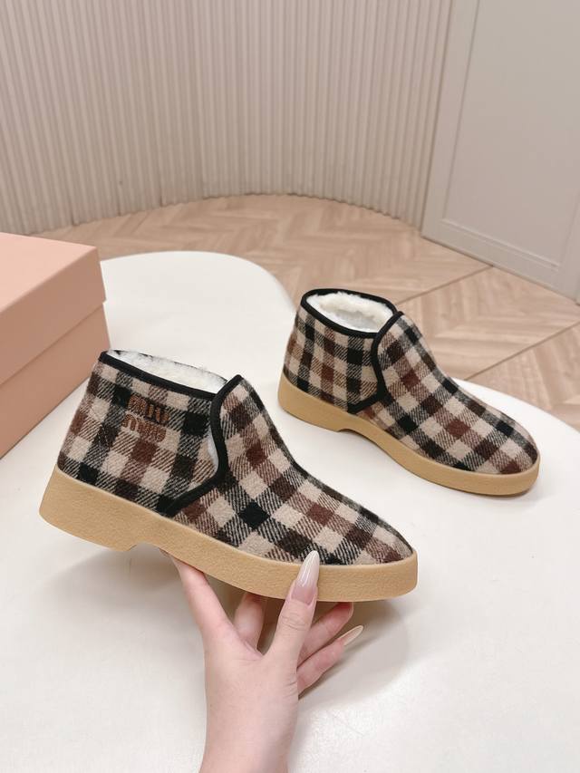 Miumiu Fall/Winter Runway New Pure Wool Snow Boots - A Warm Choice for Sweet and