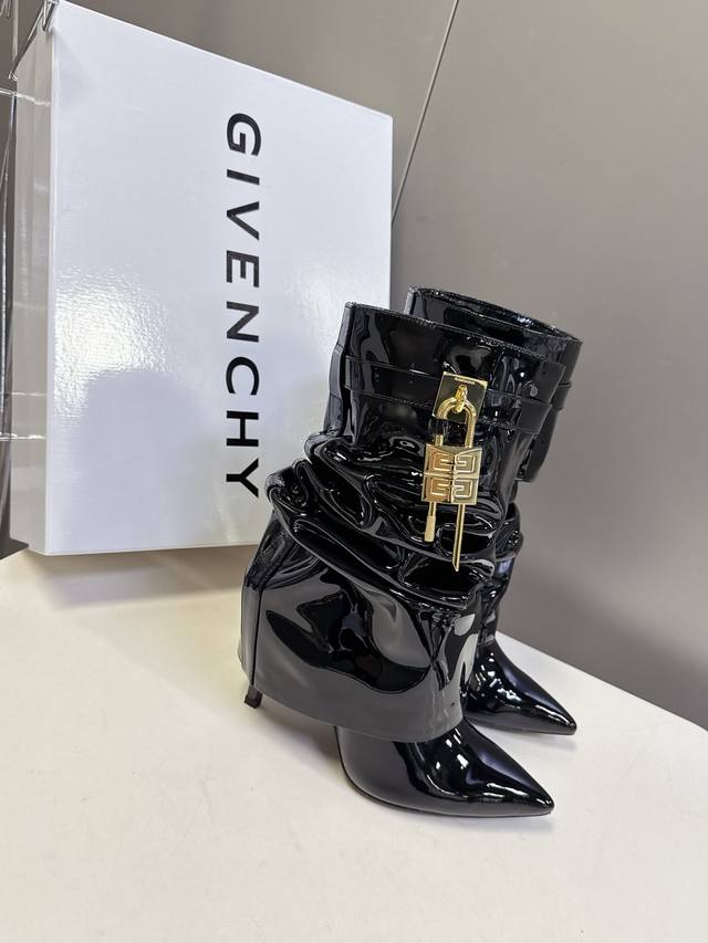 Givenchy Fall/Winter Newest Pants-Style Boots Many celebrities and influencers a