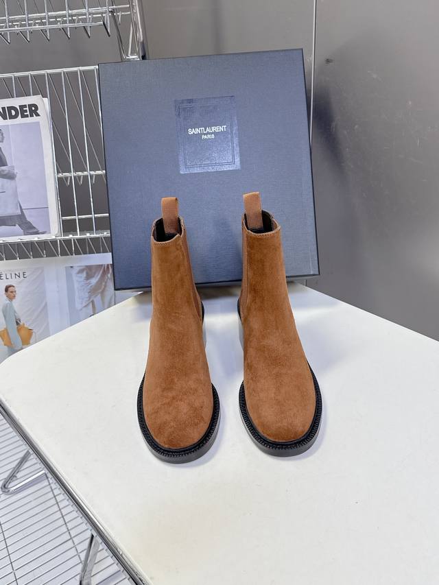 Saint Laurent's latest Fall/Winter brogue boots, highly recommended by celebriti