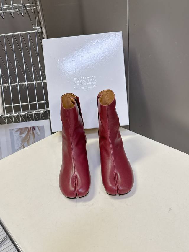 Margiela Mm6 Autumn/Winter New Retro Ankle Boots Simple color scheme and versat