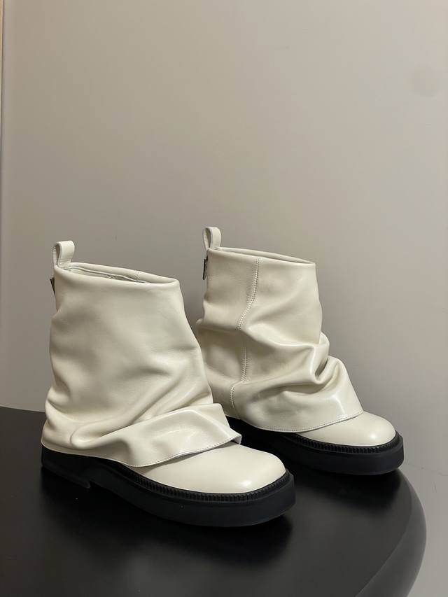 Niche streetwear brand The Attico's 2025Fw Autumn/Winter new arrivals feature t