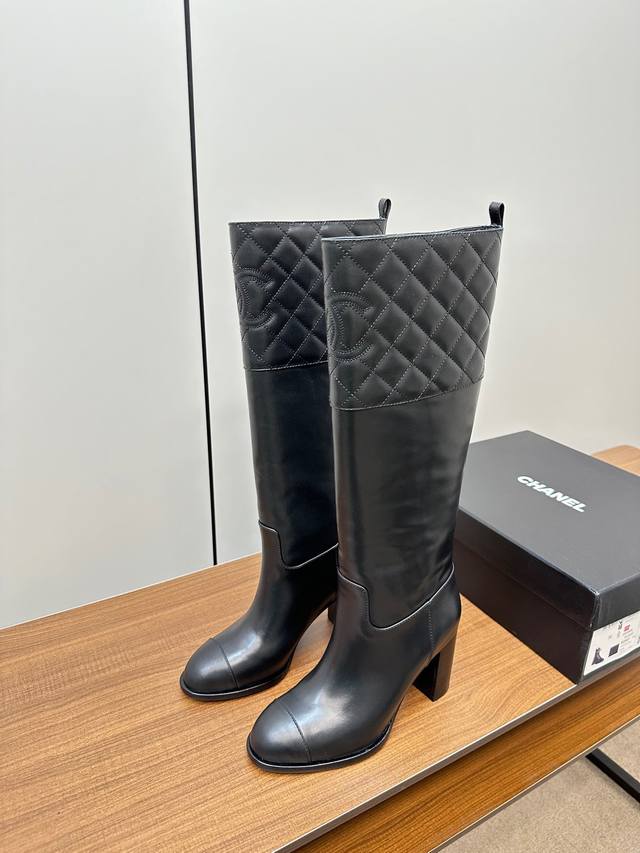 Chanel Fall/Winter New Arrival: Quilted Riding Boots These riding boots are trul