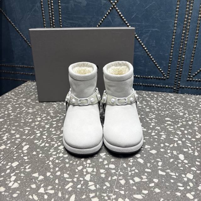 Balenciaga snow boots, new winter style from boutiques. Upper: Nut leather + but