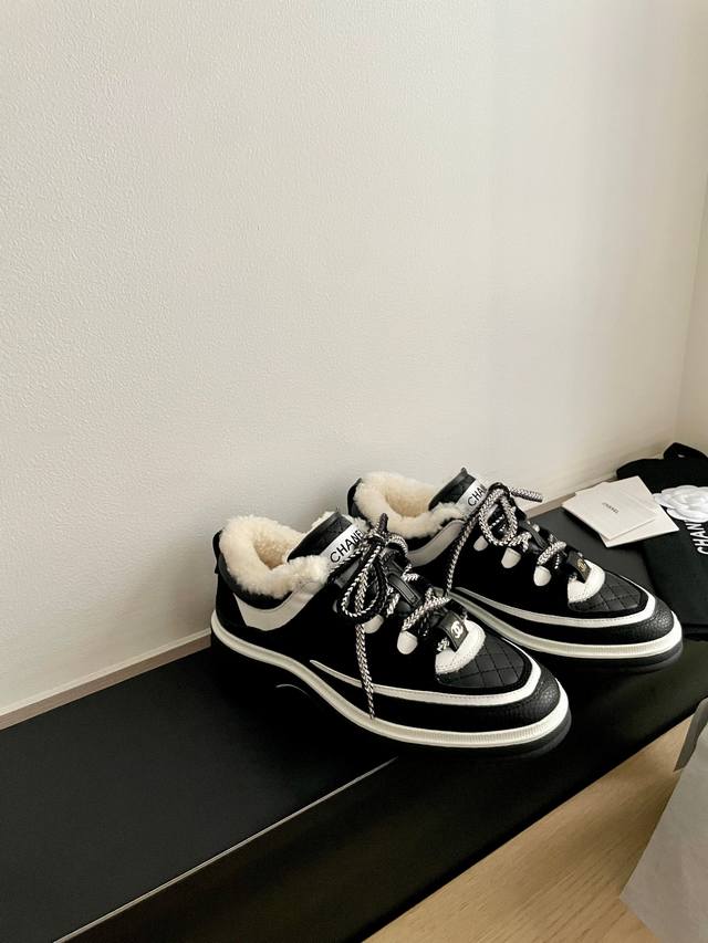 Chanel 25C Hot Selling Wool-Lined Sneakers~ These sneakers are eye-catching! Bot