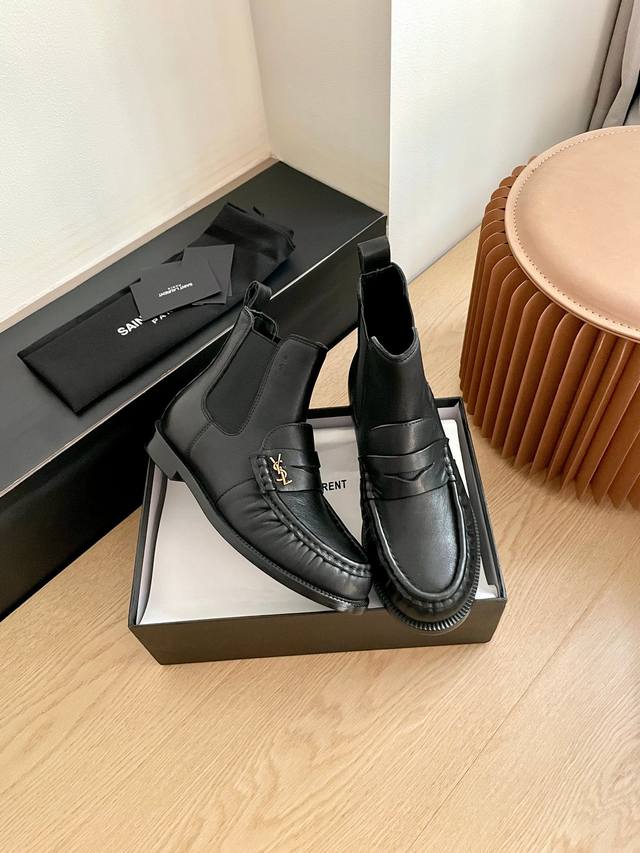 Saint Laurent's latest Fall/Winter ankle boots are an incredibly popular style!