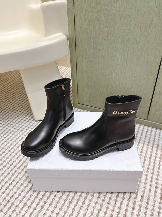 Retail-grade Dior Alps D-Quest Ankle Boots These D-Quest ankle boots are a new a