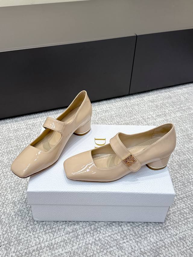 Dongguan-level official website synchronized with airplane box packaging Dior 25