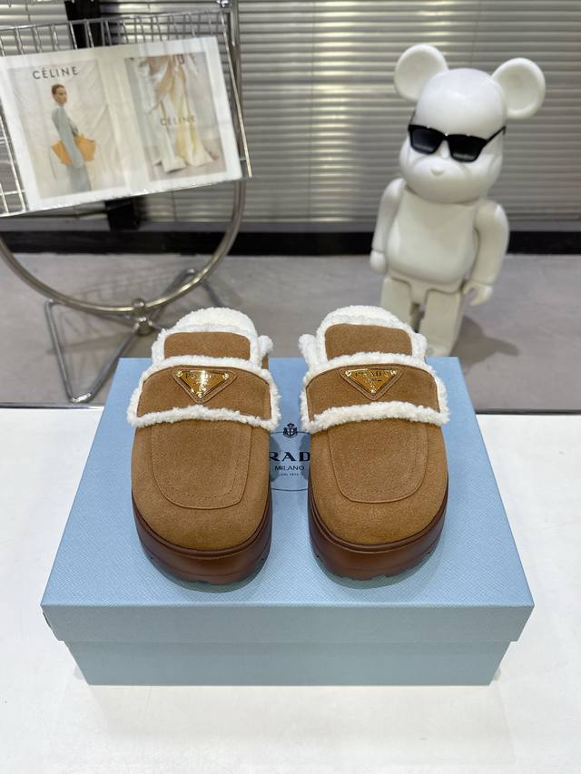 Prada's hottest early spring sheepskin slippers, a runway item, suitable for in