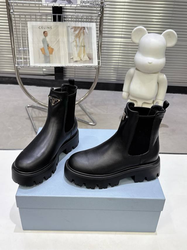 2025 "Prada", top-tier version, 1:1 replica of the original, looks perfect on th