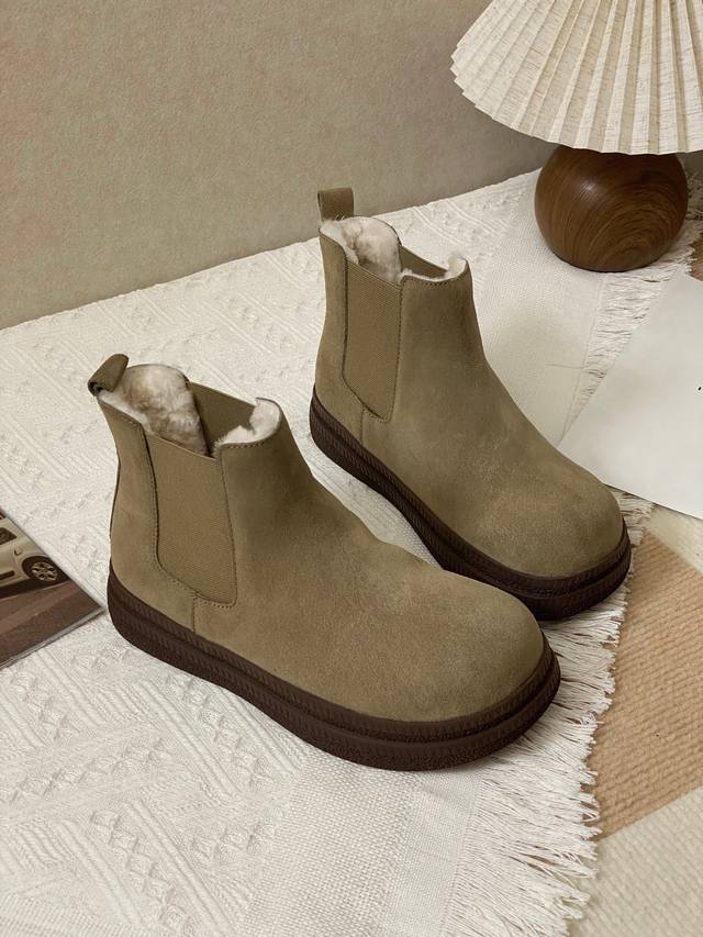 A lazy person's dream: Chelsea slip-on design Short boot shaft + loose elastica
