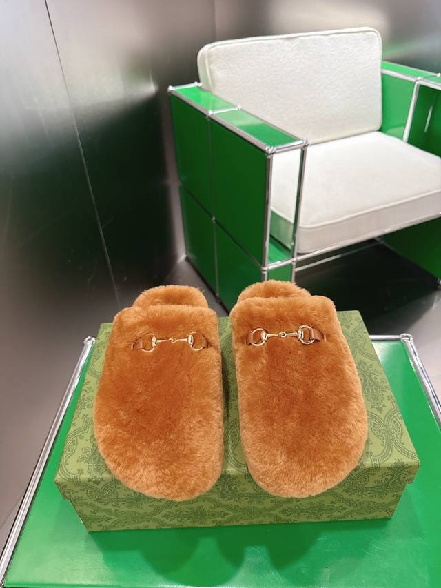 Gucci Horsebit Closed-Toe Fur Slip-On Slip-On (DDD) Autumn/Winter New Women's Wo