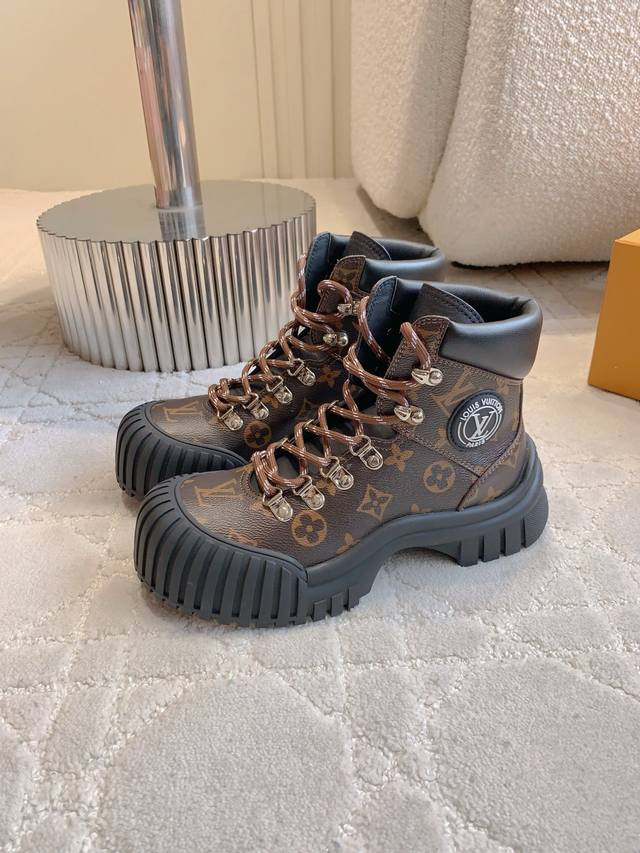 Factory Price p Louis Vuitt*Classic Shell Toe Ankle Boots The shoe has a cool l