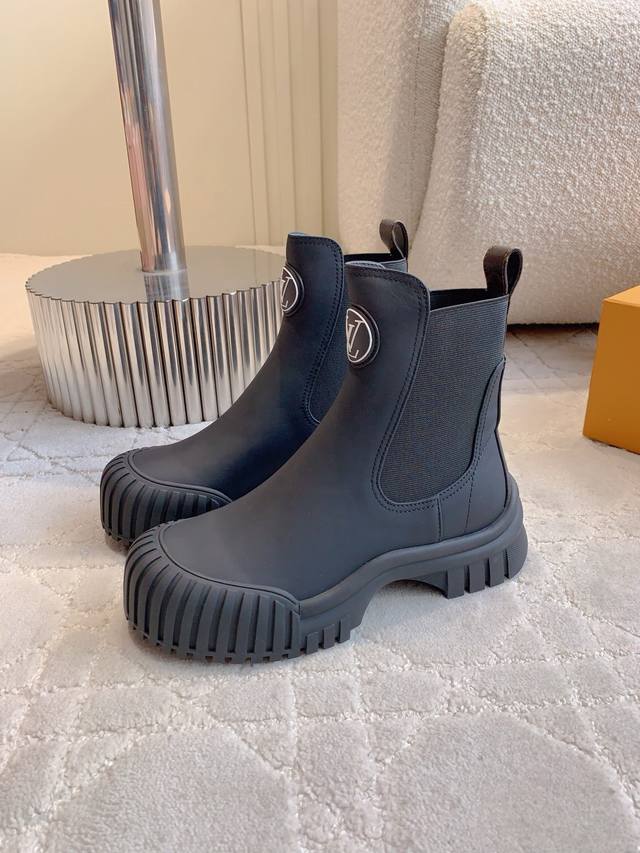 Factory Price p Louis Vuitt*Classic Shell Toe Ankle Boots The shoe has a cool l