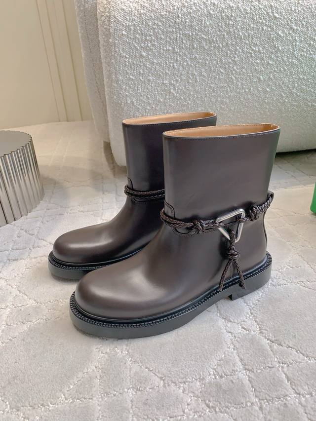 Top-tier version of short and long boots Botteg* Veneta Bv slip-on fashion short