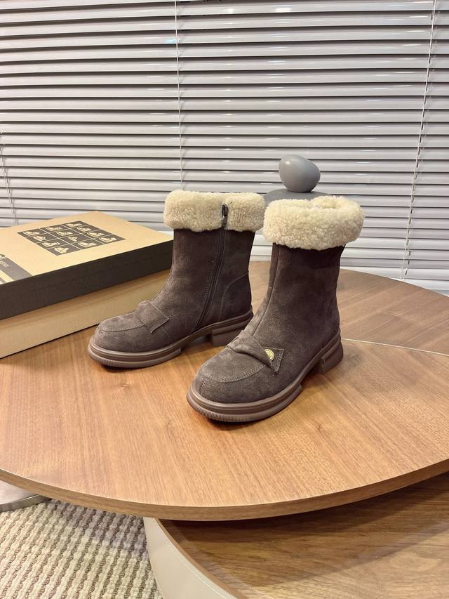 Iugg Gold Coin Curly Boots "These boots perfectly capture the autumn/winter vibe