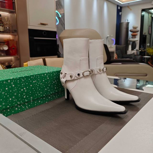 Balenciaga 2025 Fall/Winter Hot Selling Item, Grand Launch, New Product Release,