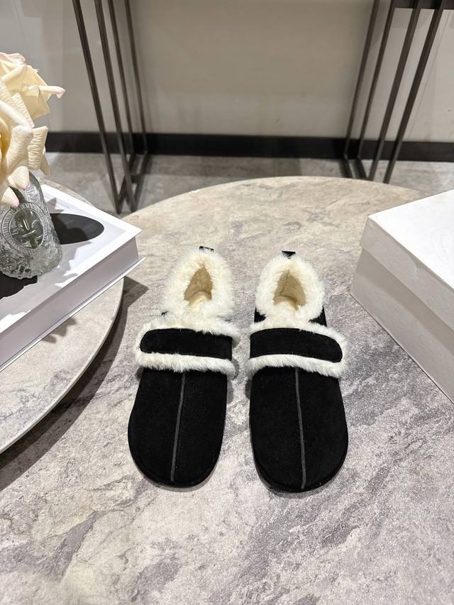 The Row's new autumn/winter shearling boots feature a simple and convenient Velc