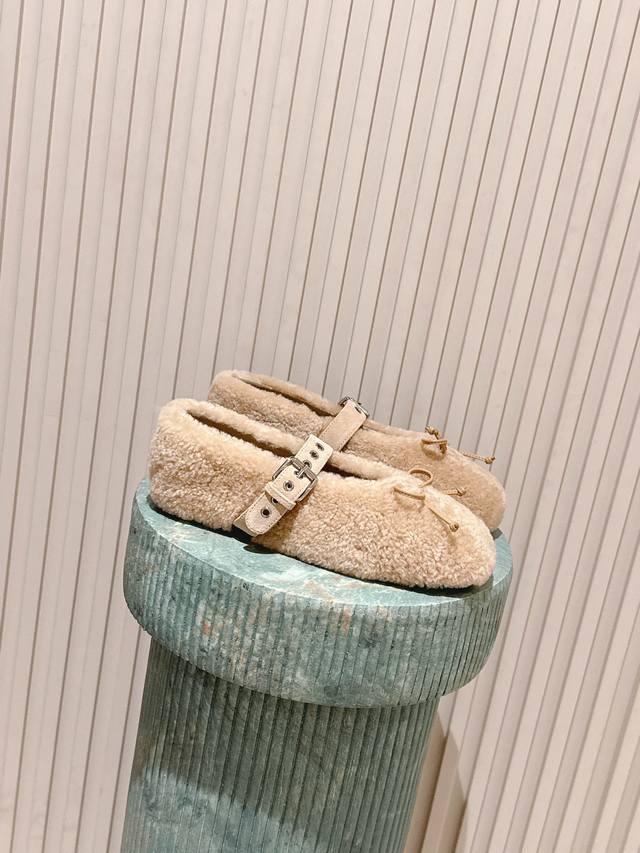 Top-tier version: Miu Miu 2025S new furry shoe series, a versatile and stylish i