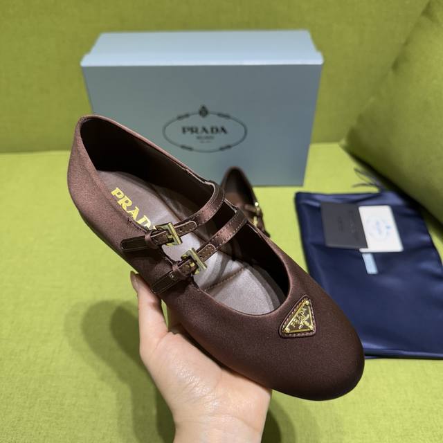 New color Prada 25Ss Autumn/Winter new style Recommended by major bloggers on X