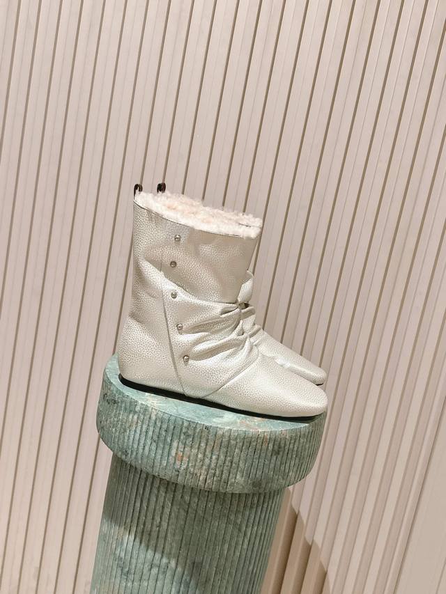 Top-tier version: Louis Vuitton 2025 Fall/Winter Pleated Boots, simple yet sophi
