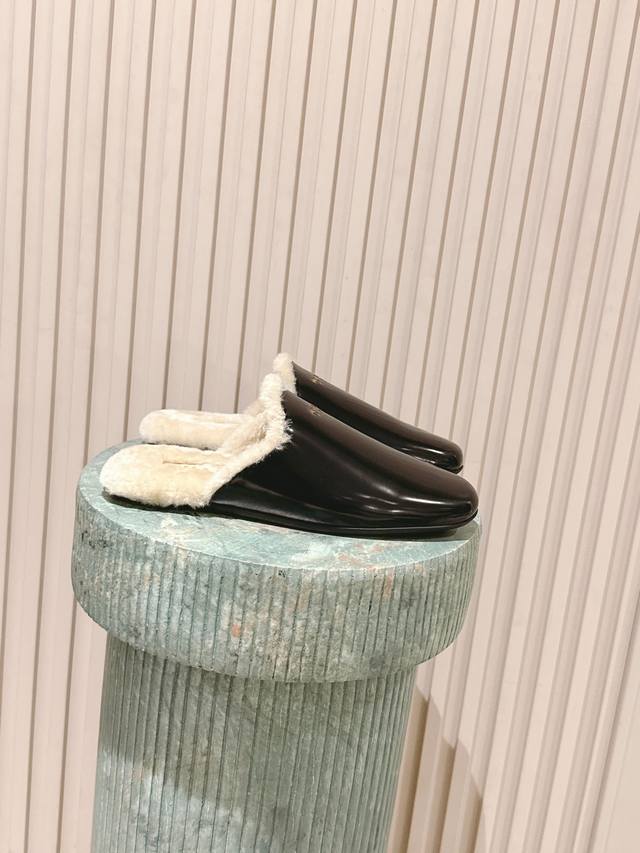 Top Version: Prada 25Ss Autumn/Winter New Plush Mules These shoes blend luxuriou