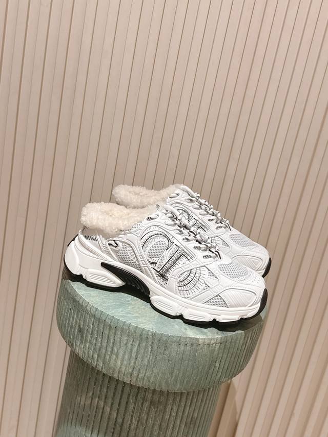 Top Version: Dio* Plush Lined Dad Shoes Series The shoe features a dad shoe silh