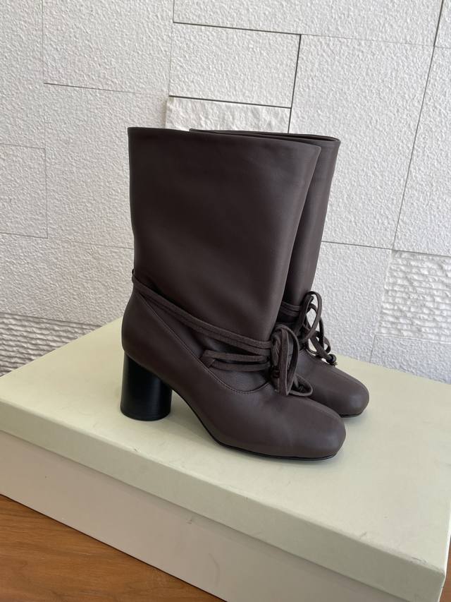 Top Version: Unfolio 2025 Autumn/Winter New Style Yu Kewei's Retro Strappy Chunk