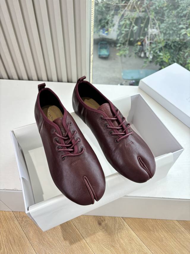 G077 2025 Maison Margie* Margie Split-Toe Chunky Heel Flat Retro Mary Jane Lace-