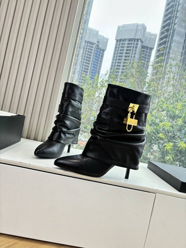 G277 Givenchy New Fashionable Long Boots/Riding Boots in Glossy Leather, 1:1 rep